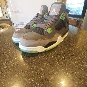 Jordan "green glow" 4's